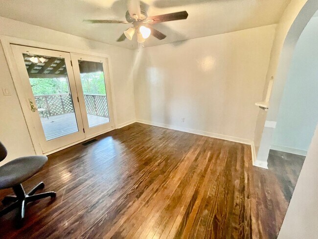 Foto del edificio - 5705 Hilltop Ave