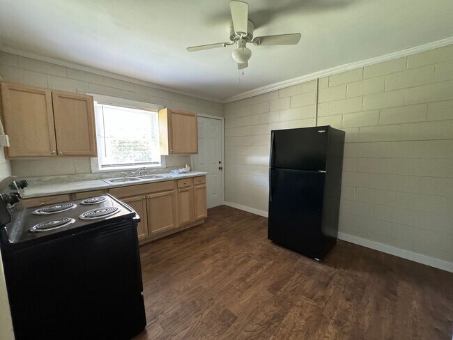 Building Photo - Move-In Ready!