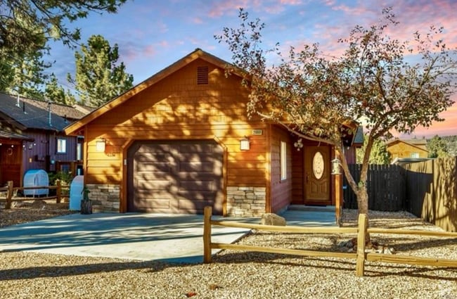 Building Photo - 2089 Shady Ln