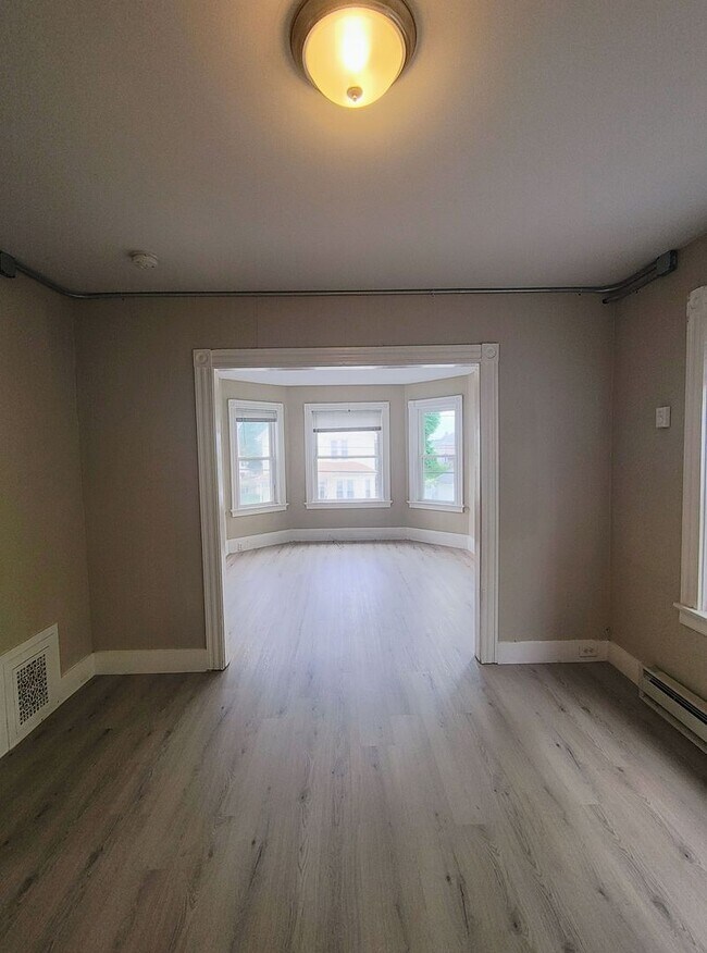 Building Photo - ****Cranston/Auburn Neighborhood - Two Bed...
