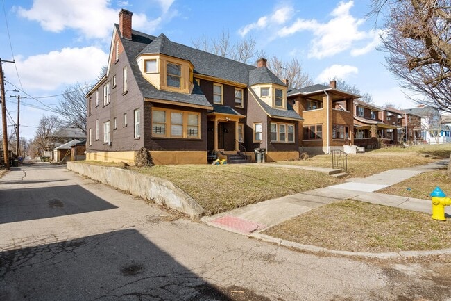 Building Photo - Quaint 1 Bedroom Apartment