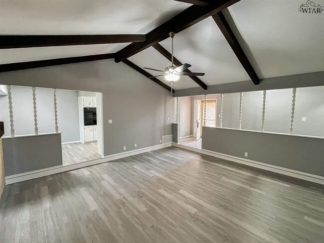 Foto del edificio - 4624 Trailwood Dr