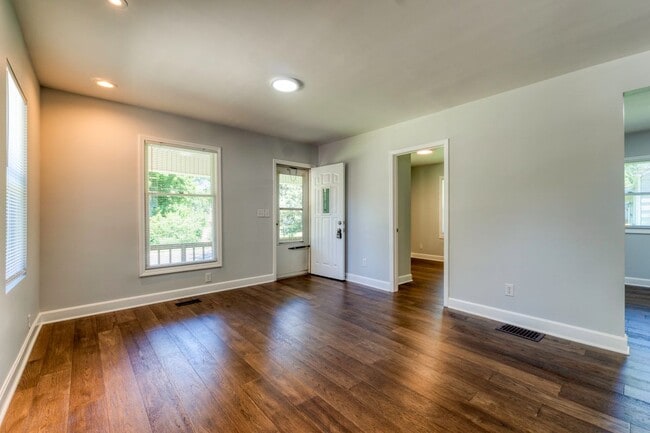 Foto del edificio - 8241 Riley St