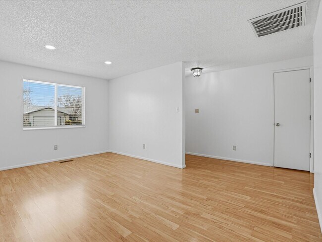 Foto del edificio - Upgraded Sparks Home