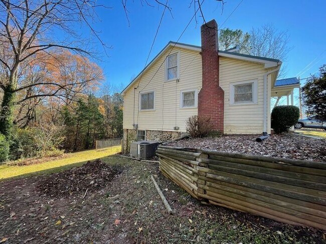 Foto del edificio - 3 Bedroom in Kings Mountain with Large Yard