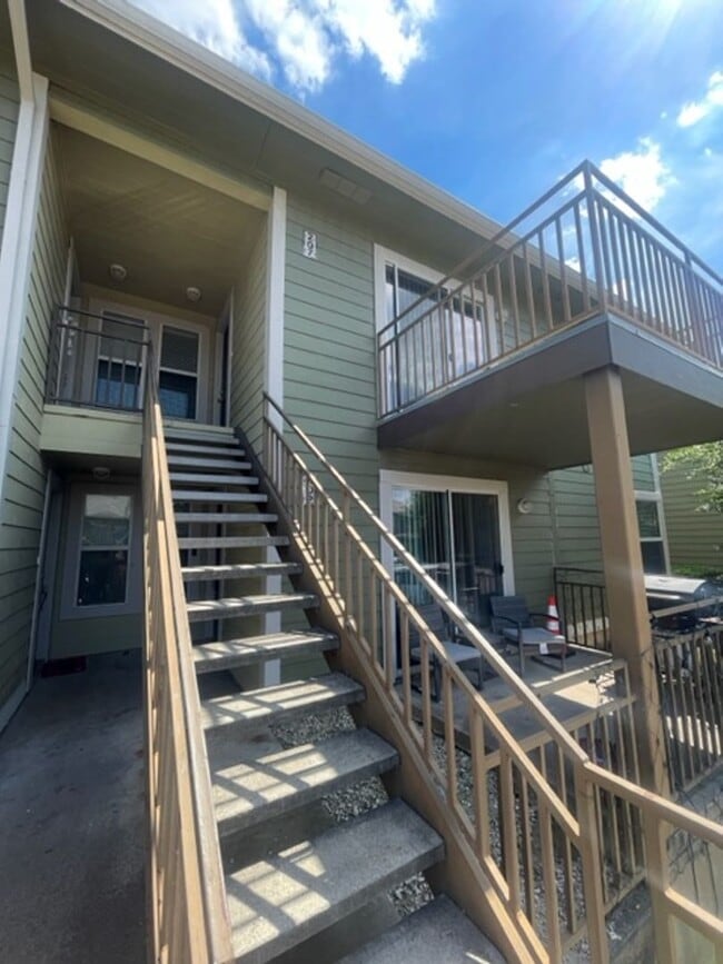 Building Photo - 1500 Lake Shore Dr