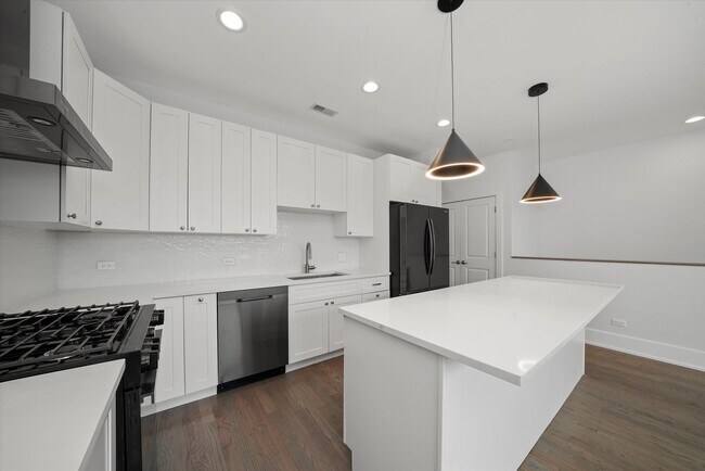 Foto del edificio - 3415 N Bosworth Ave