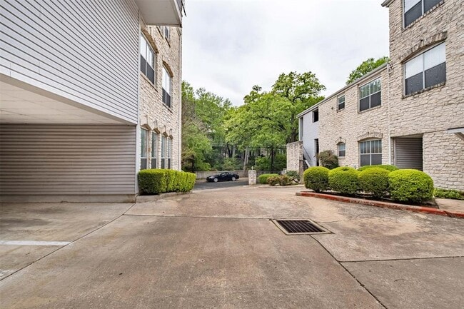 Building Photo - 2520 Quarry Rd