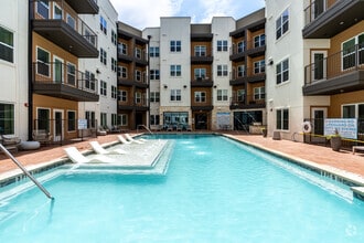 Building Photo - Park South