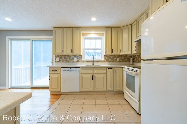 Building Photo - 4 br, 1 bath House - 30 Seminary Street