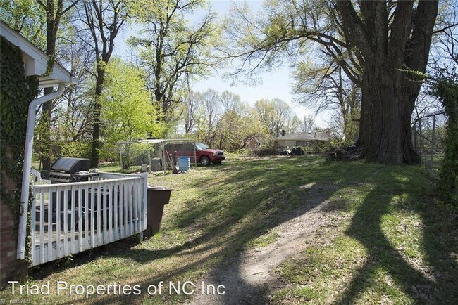 Building Photo - 3 br, 2 bath House - 1100 Julian St