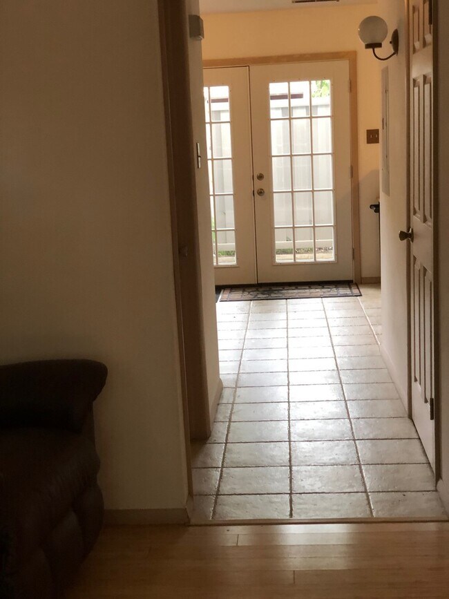 Foto del edificio - 935 W Whitehall Rd