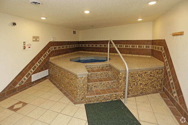 Sauna & Spa Room - Ridgewood Apartments