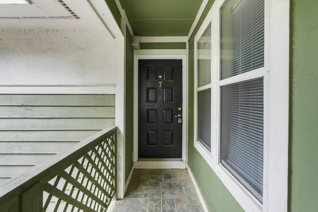 Building Photo - 6716 Willowbrook Dr