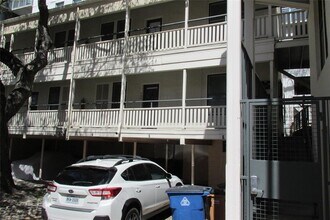 Building Photo - 800 San Antonio St