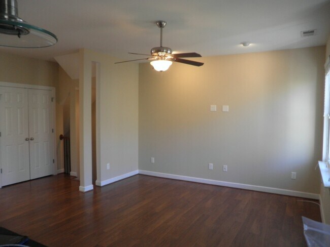 Foto del edificio - 951 Hollymeade Cir