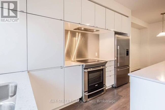 Building Photo - 219 Huguenot Rd