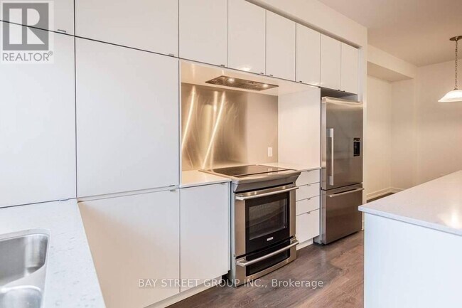 Photo du bâtiment - 219 Huguenot Rd