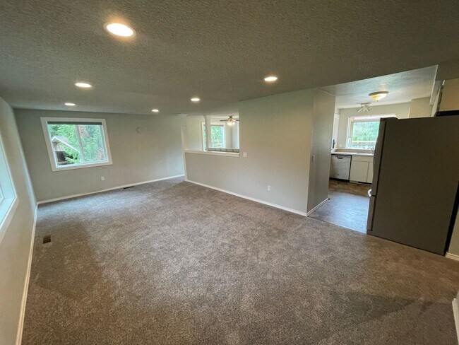 Foto del edificio - 7348 Thistle Ln