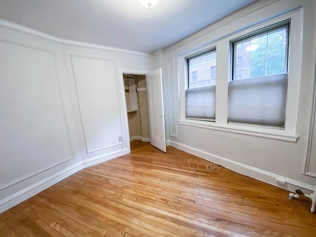 Building Photo - 1454 Beacon St
