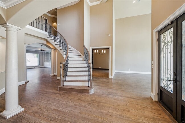 Building Photo - 3310 Blue Bonnet Blvd