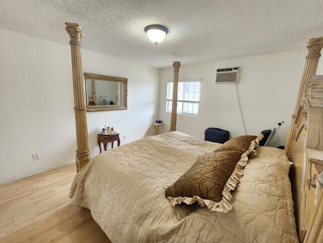 Foto del edificio - 6904 Radford Ave