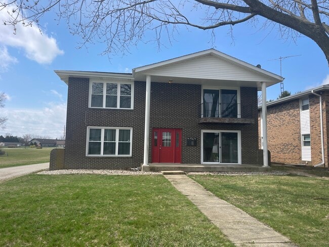 Building Photo - 375 Lynn Dr