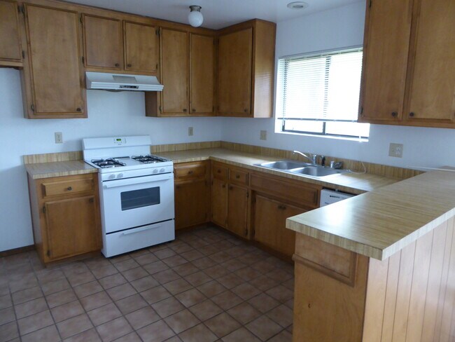 Building Photo - 24080 Basin Harbor Ct