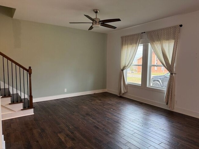 Building Photo - Beautiful Two-Story House in Woodbine - Fenced in Backyard