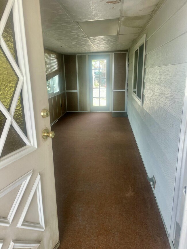 Building Photo - 14777 Palm Dr