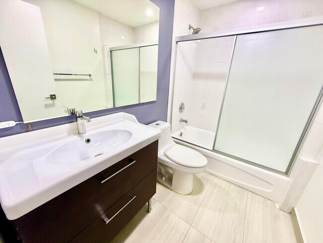 Foto del edificio - 6320 NW 114th Ave
