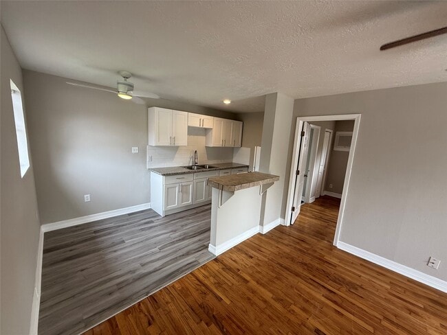 Building Photo - 7126 Vandeman St