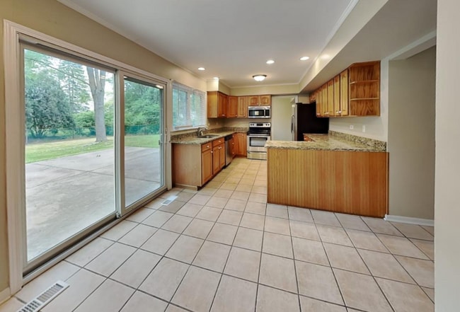 Building Photo - 16 Timberlane Dr