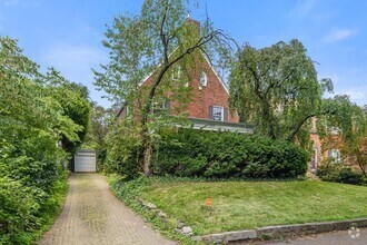 Building Photo - 7511 Graymore Rd