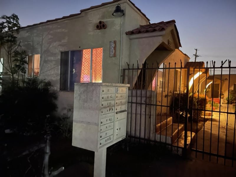 Photo - 110 E 71st St (Los Angeles, CA)