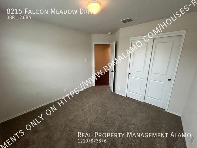 Foto del edificio - 8215 Falcon Meadow Dr