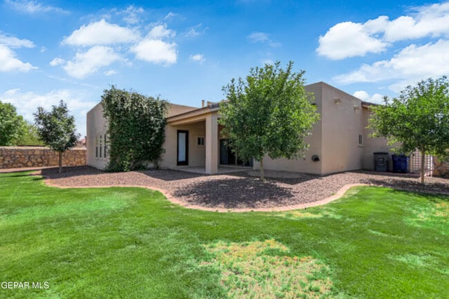 Building Photo - 5648 Valley Oak Dr