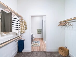 Building Photo - 641 W Crosstimbers St