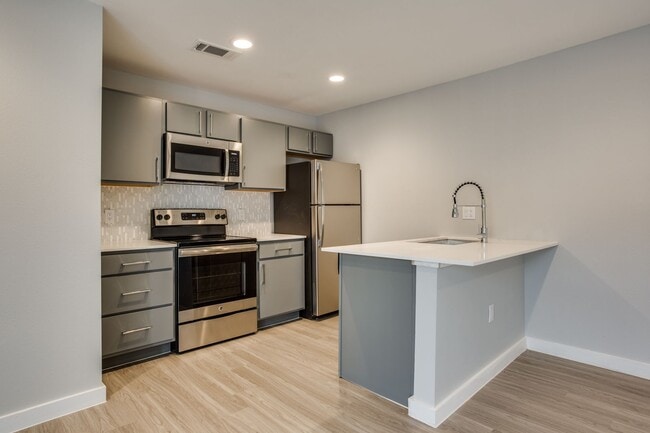 Foto del edificio - $1599 - Washer and Dryer Included