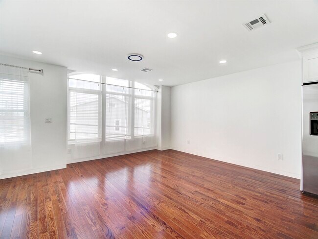 Building Photo - 8310 Newkirk Ave