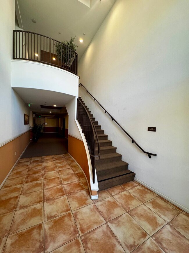 Building Photo - AVAILABLE NOW! GORGEOUS 2 Bedroom/2 Bathro...