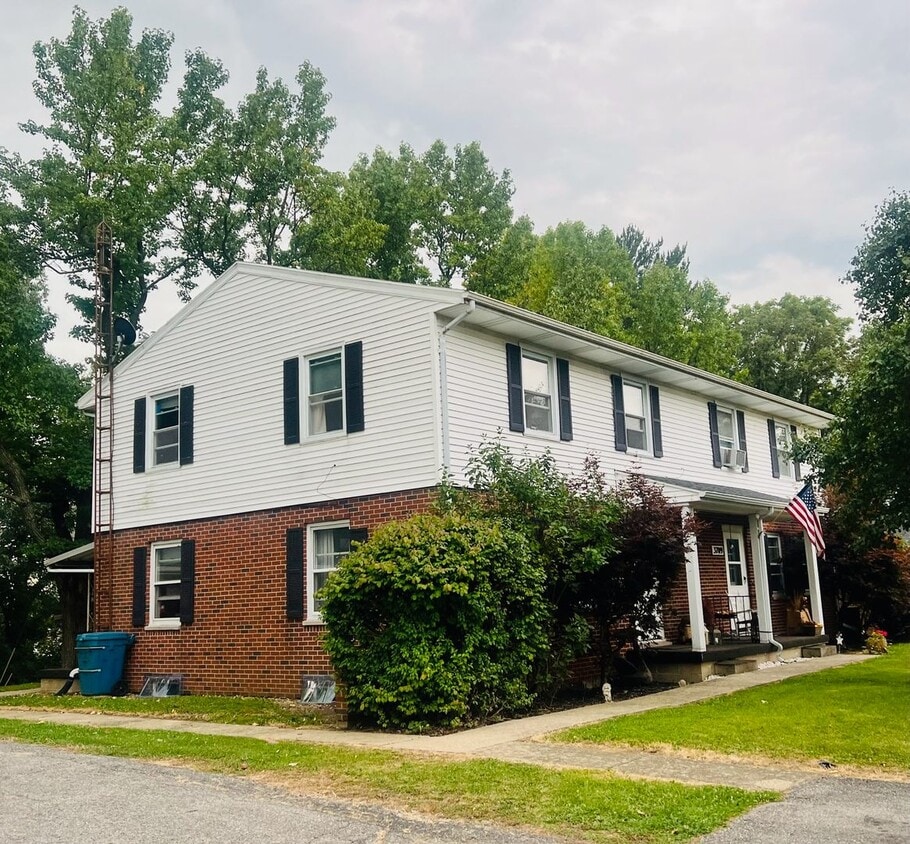 Primary Photo - COUNTRY CLUB APARTMENTS