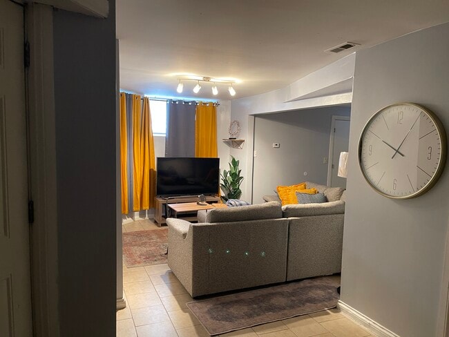 Building Photo - 6117 S Vernon Ave