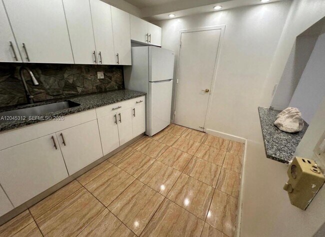 Foto del edificio - 1470 NE 125th Terrace