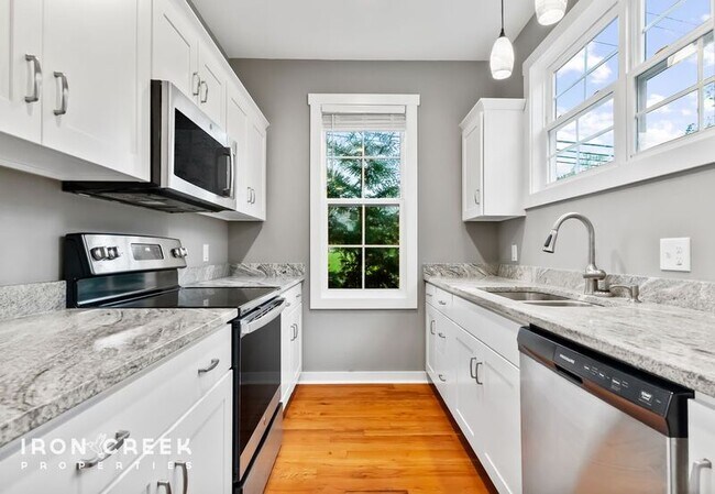 Foto del edificio - 864 Sand Hill Rd