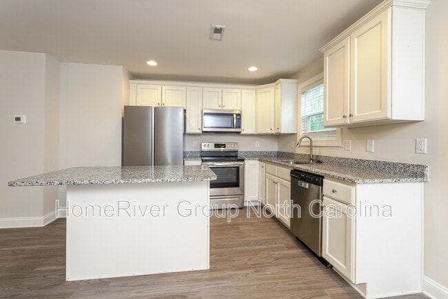 Building Photo - 210 Beaumont Cir