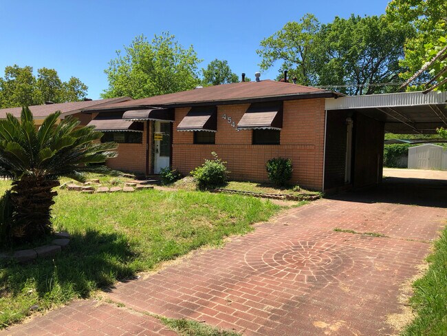 Foto del edificio - 4544 Westwood Park Dr