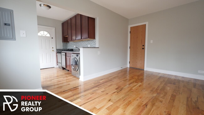 Building Photo - 2750 N Mildred Ave