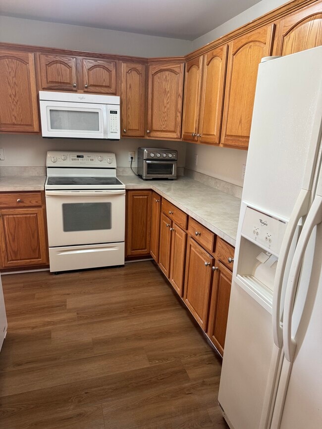 Building Photo - 2205 Lannigan Dr