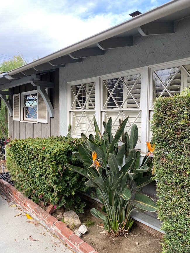 Building Photo - 3964 Tropical Dr
